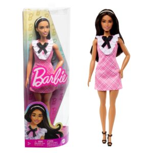 Papusa Barbie Fashionista cu par negru si o rochie in carouri MATTEL